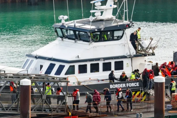 UK Begins New Powers to Seize Phones From Migrants Without Arrest